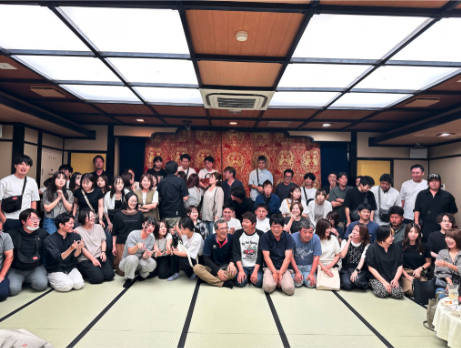 宴会場での集合写真